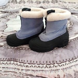 Itasca Size 8 zippered Winter boots